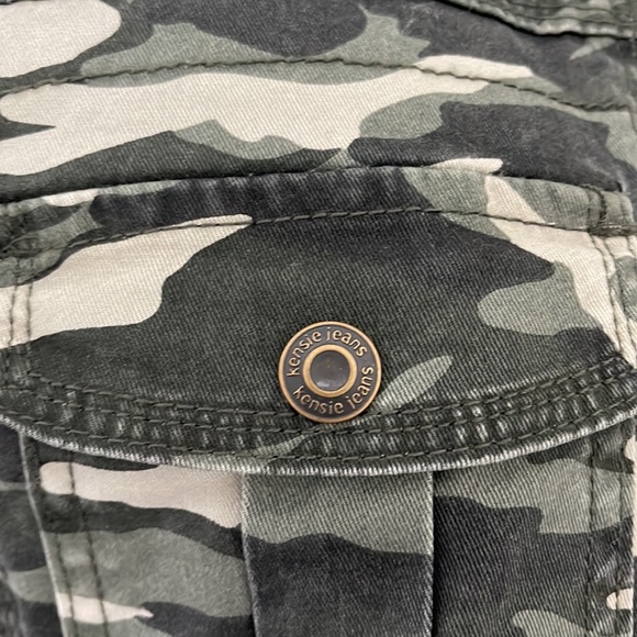 { Kenzie Jeans } - Camouflage Utility Jacket - Picture 3 of 5